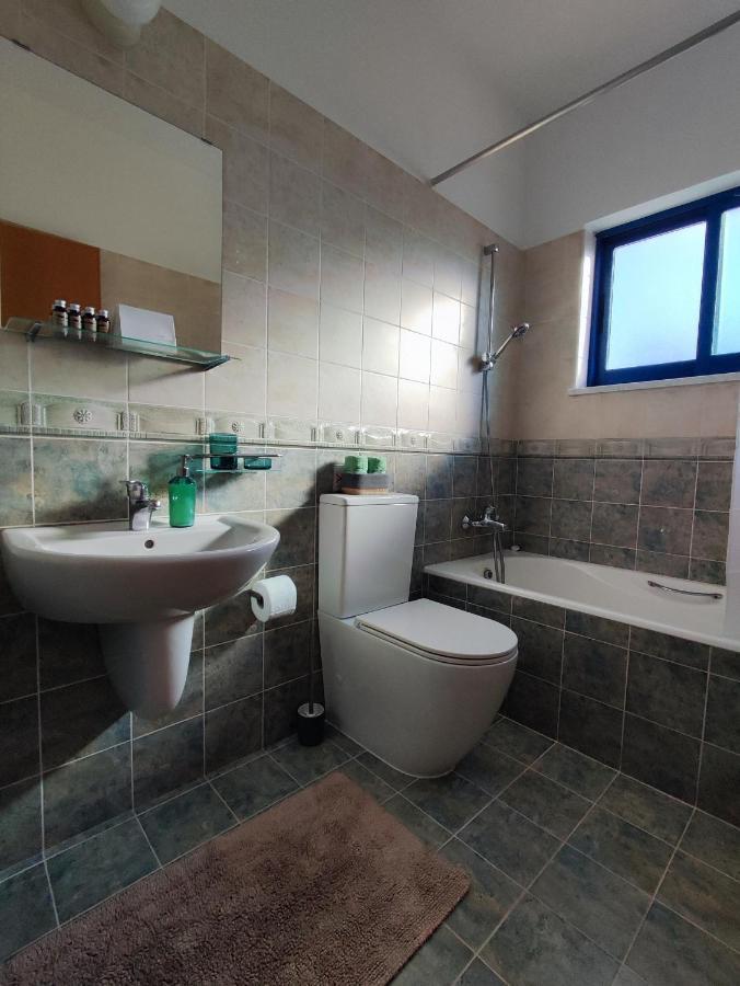 Marina Gardens Apartment Paphos ภายนอก รูปภาพ